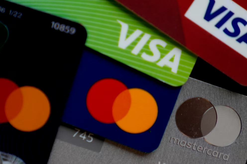 Tarjetas de crédito vuelven a crecer tras 10 meses de caída